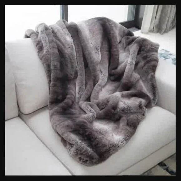 Mon Chateau Luxury Faux Fur Throw, Reversible Grey 60" x 70" + Carry sack - New - Picture 1 of 16